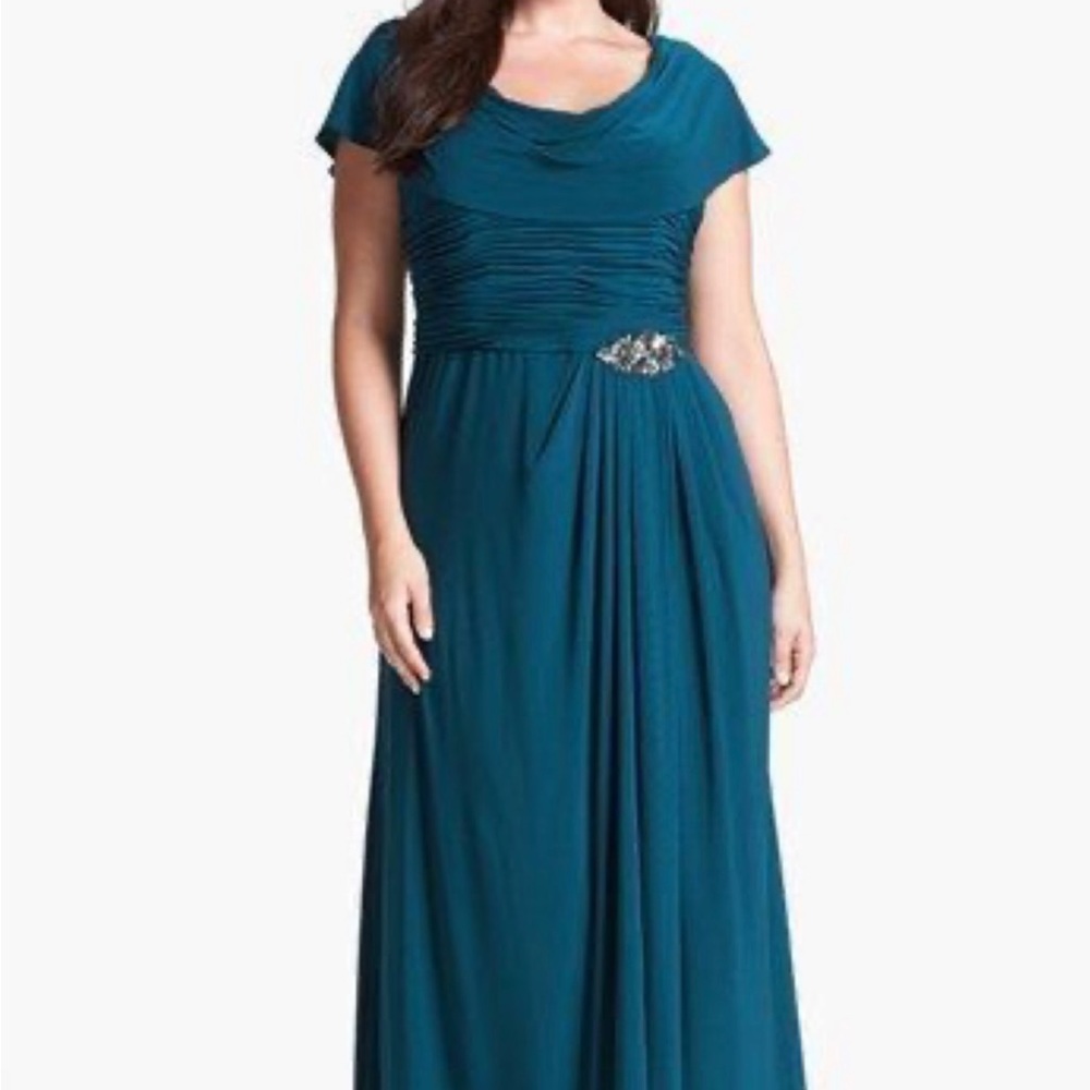 WOMEN’S PATRA SIZE 14W GREEN COWL NECK JEWEL DETAIL JERSEY EVENING GOWN DRESS